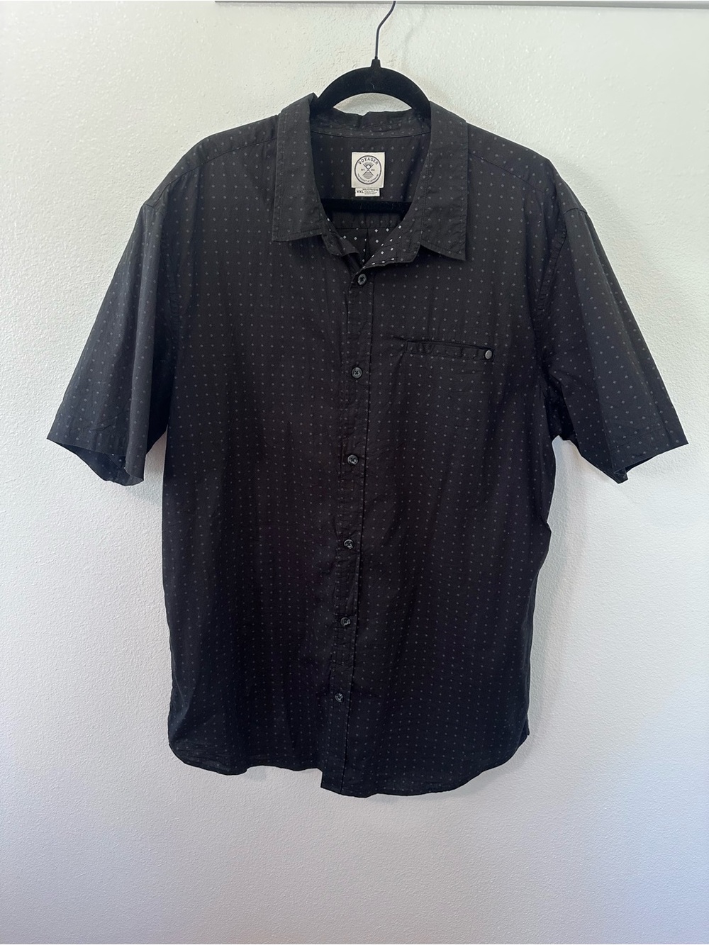 Men's Short-Sleeve Black Button-Down Shirt with Subtle Dot Texture